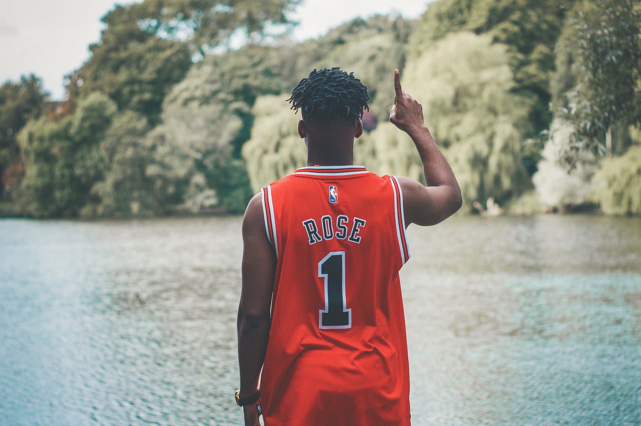 NBA最新十佳球，篮球艺术的极致瞬间，璀璨展现