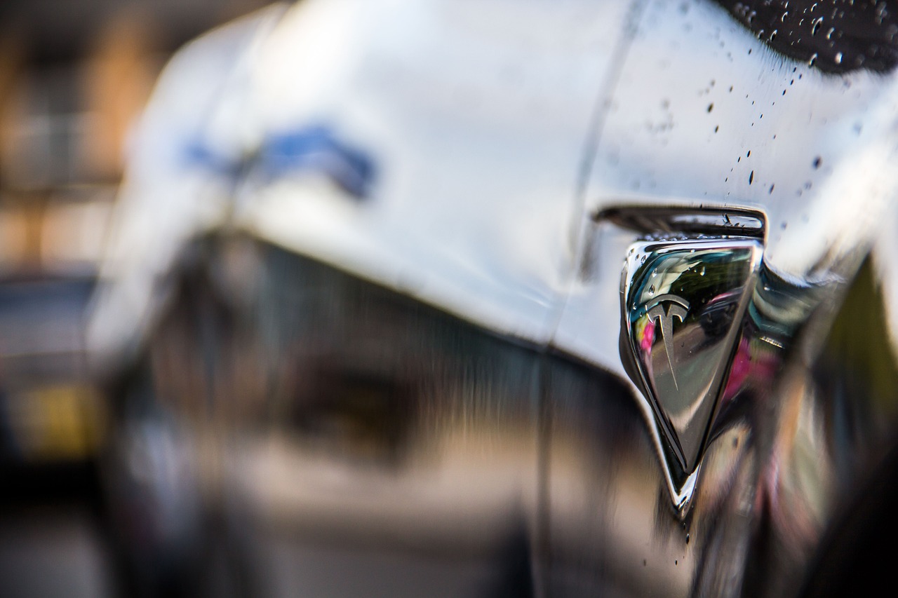 最新款太阳能电动汽车,绿色出行,未来首选