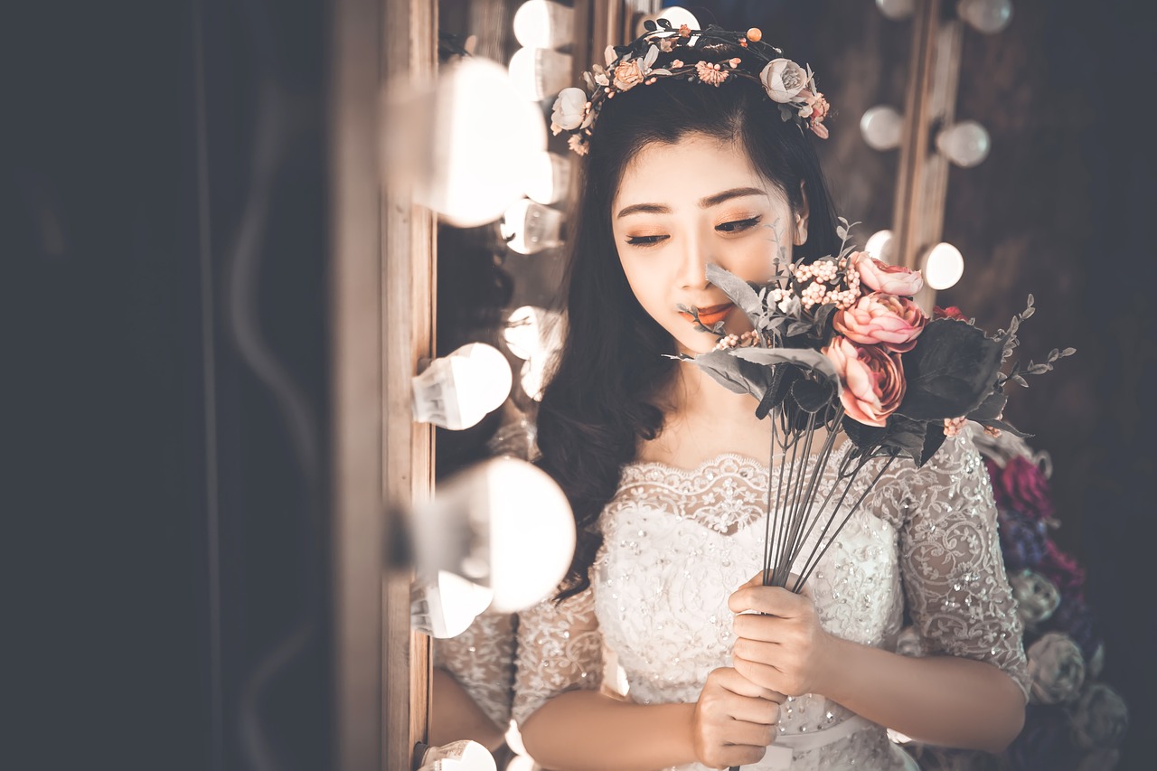 最新扇子舞红梅赞，八人之舞展现独特魅力